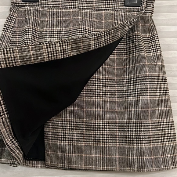 Preppy plaid French Connection skirt - Picture 2 of 3